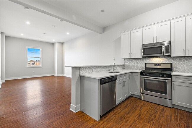 Building Photo - 6200 HUDSON Ave Unit 512