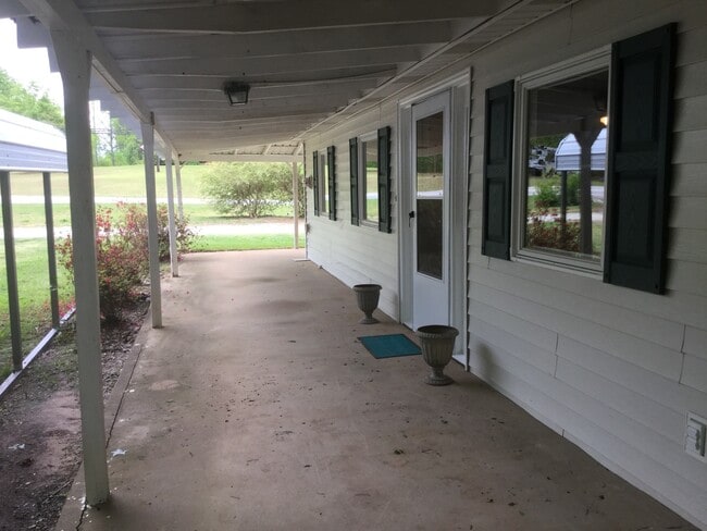 Photo - Country House on 1 Acre