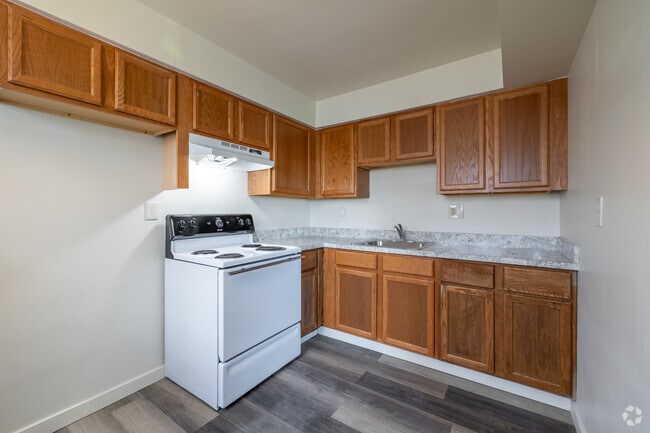 2BR, 1BA - 765SF - Kitchen