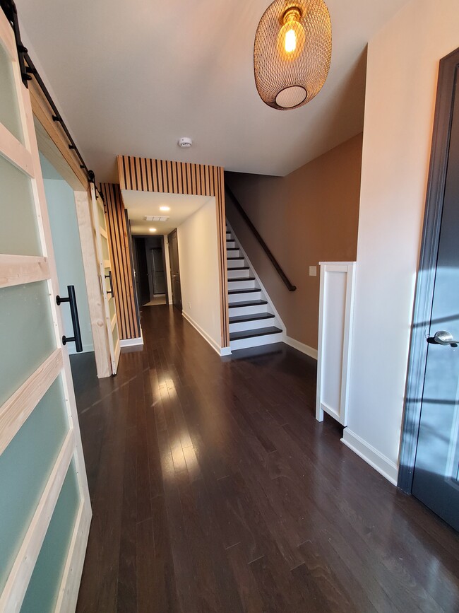 Photo - 160 Hamilton Ave NW