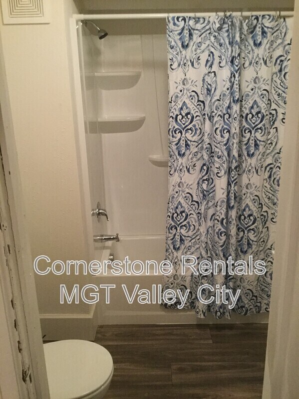 Photo - 264 College St SE