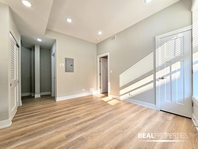 Photo - 428 W Belden Ave Unit 6