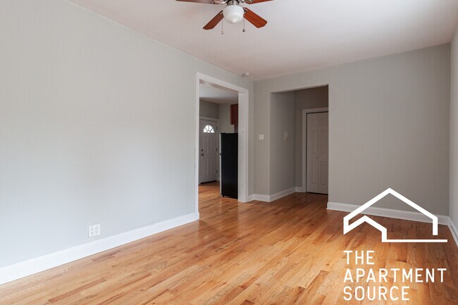 Photo - 3723 N Pine Grove Ave Unidad W1