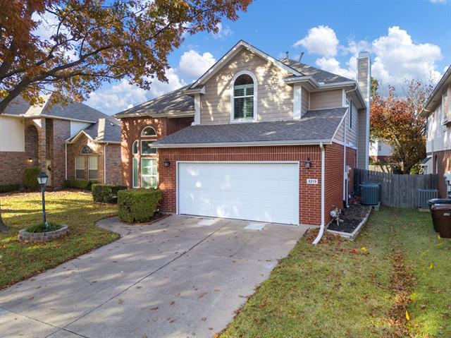 Photo - 2213 Heatherton Pl