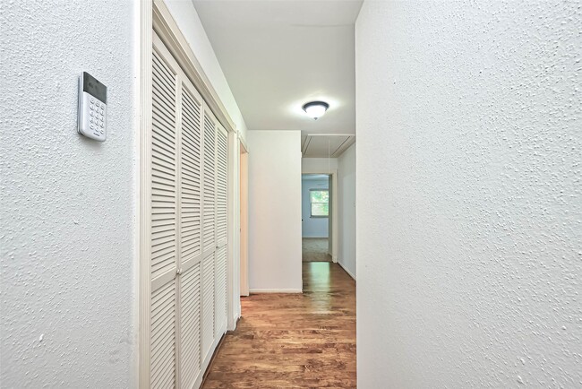 Photo - 2922 Lakefield Way