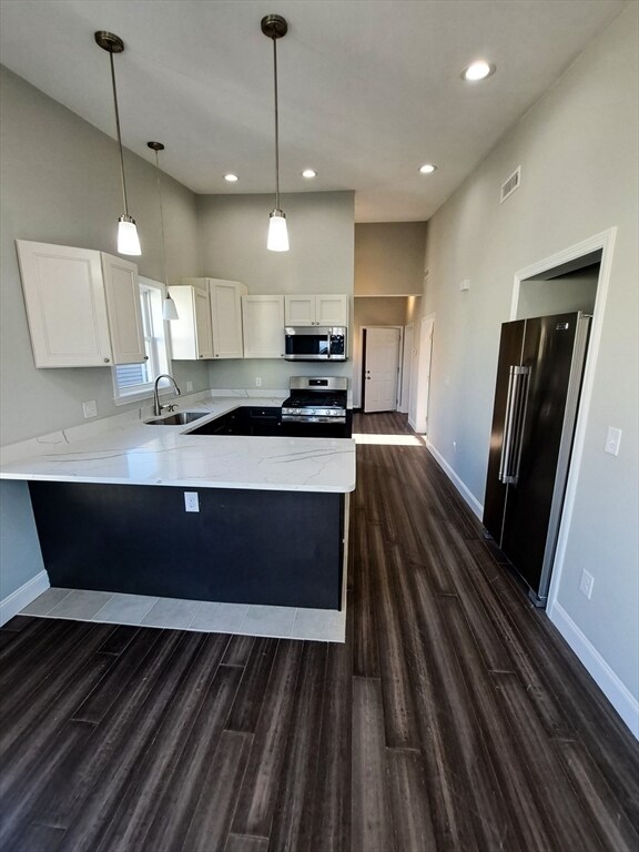 Building Photo - 33 Grand St Unit 2