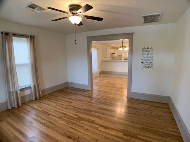 Building Photo - Edmond 3 bed 1 1/2 bath close to UCO