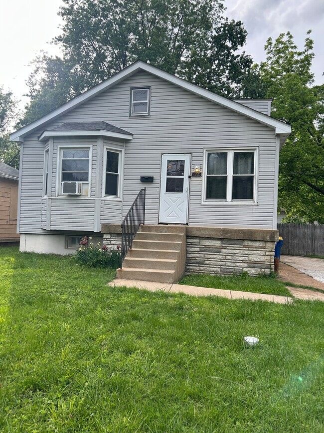 Building Photo - 2425 Wheaton Ave