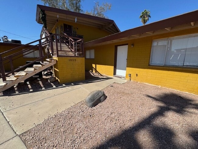 Building Photo - 1605 E Crown Unit A