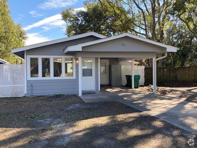 Building Photo - Fantastic Home in Gulfport