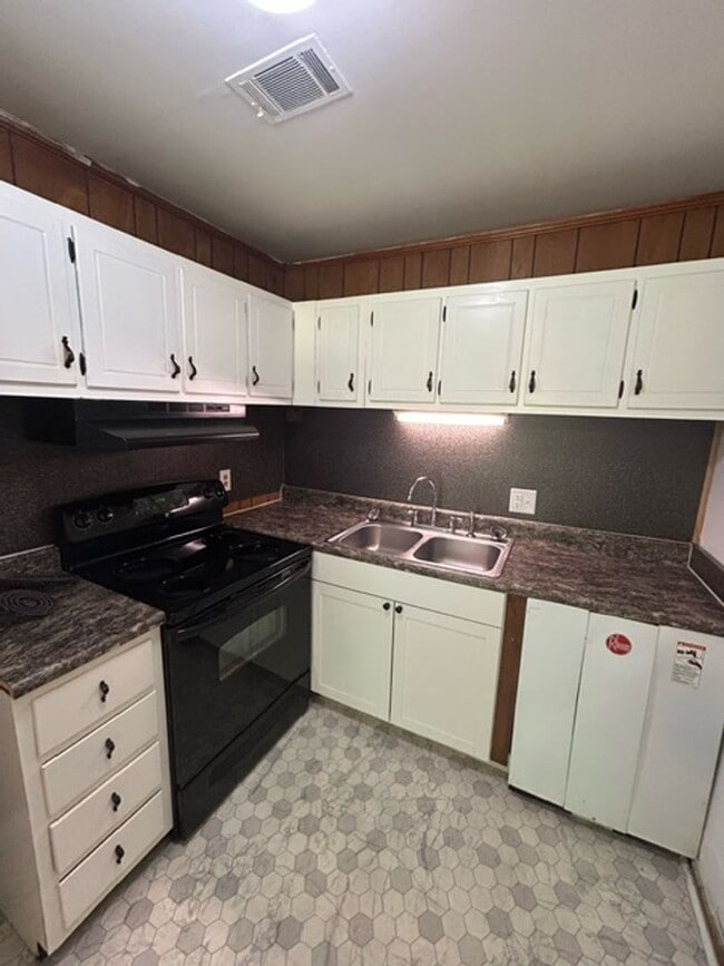 Photo - Willow Creek Apartments (201 Audubon Dr)