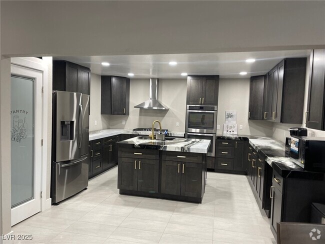 Building Photo - 2528 Tournament St Rental