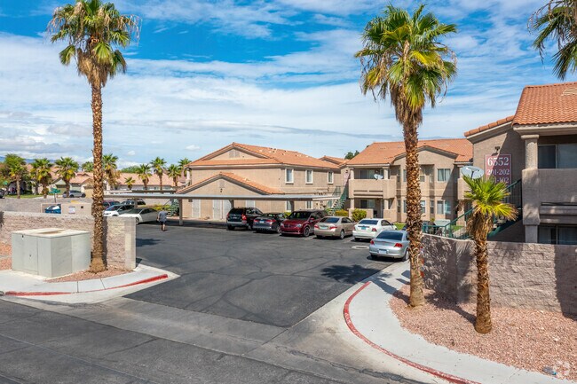 Photo - 2232 Benmore St