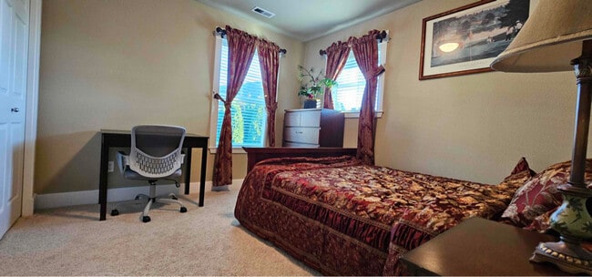 Photo - 9003 105 Ave SW