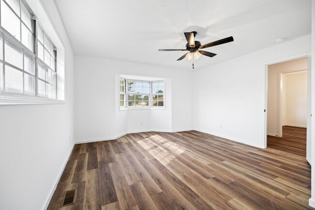1317 Clover Ln