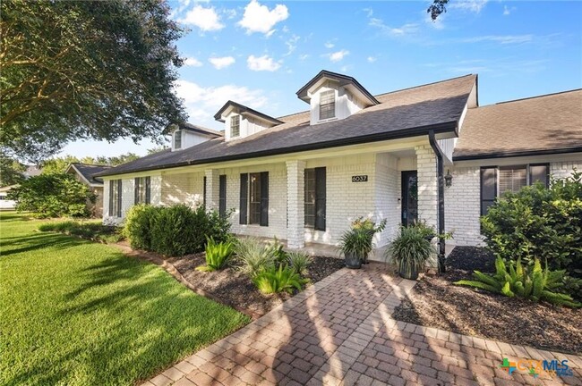 Building Photo - 6037 Country Club Dr Rental