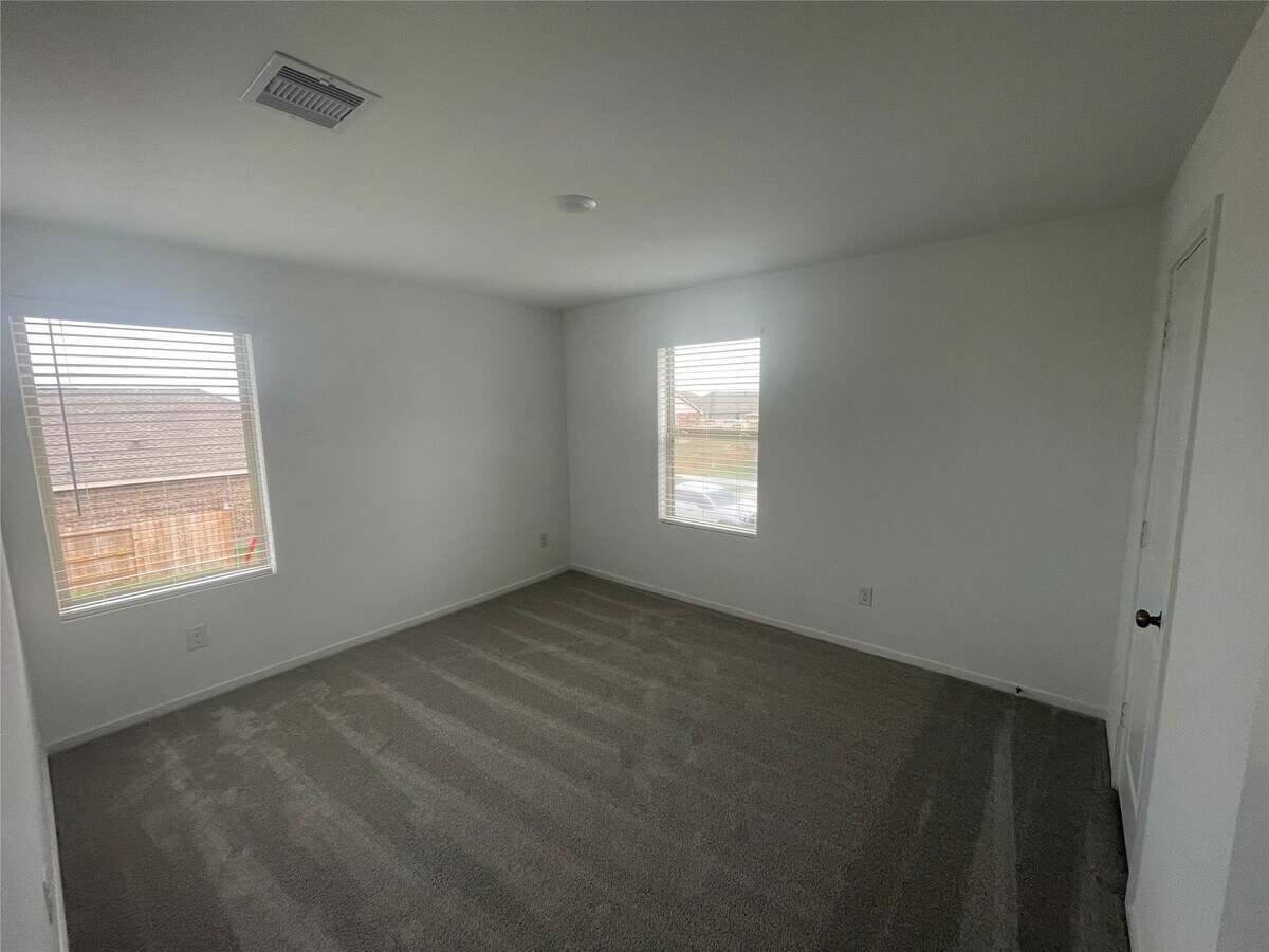 Photo - 827 Rosewood Trl