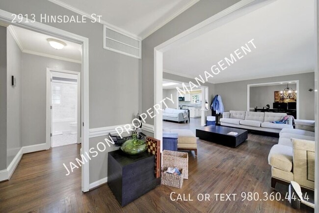 Photo - 2913 Hinsdale St