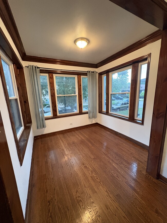 Sun room - 3041 W Leland Ave Unit 1