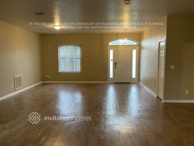 Photo - 412 Commodore Ave NW