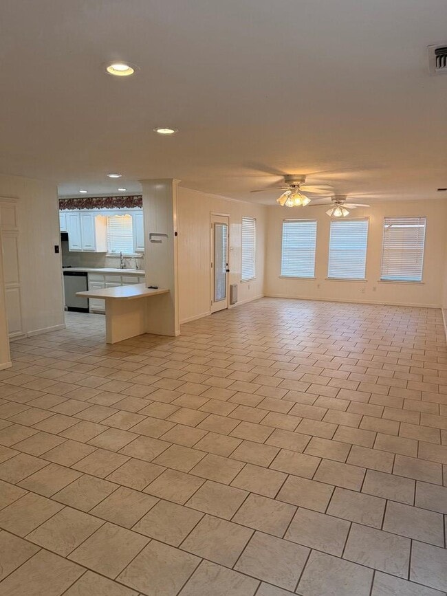 Photo - 1617 E 49th St