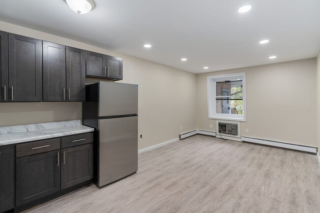 Photo - Railroad Manor - Nearly Renovated - Studio...