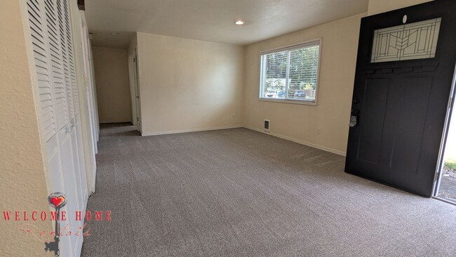 910 Gregory Way SE
