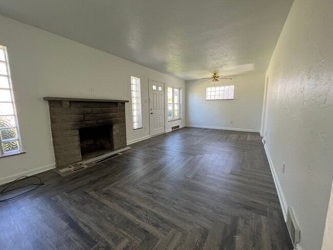 Photo - Modern 3 bedroom, 1.5 bathroom home in Bethel Park