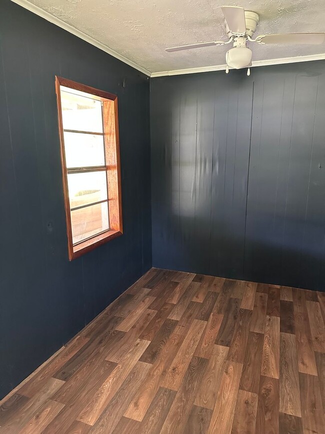 Photo - 19465 Mobile Rd