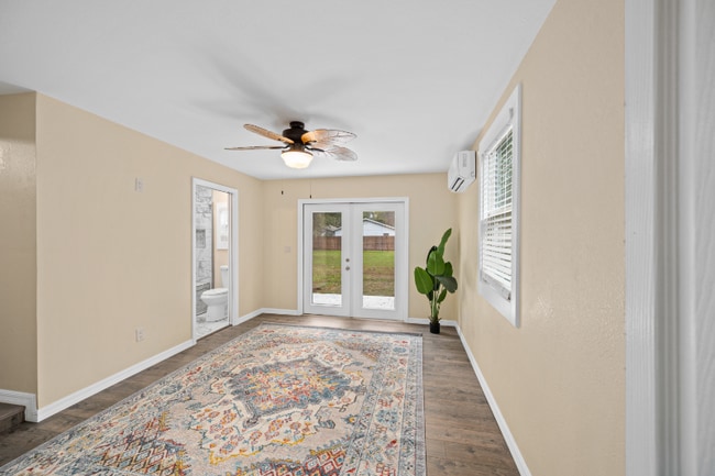 Photo - 245 S Rhodes St