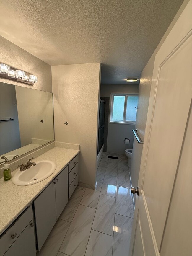 Photo - Tastefully Updated Kingsgate home!