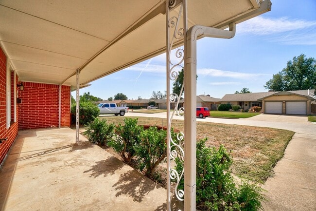 Photo - 3 Bed 2 Bath in Midwest City!