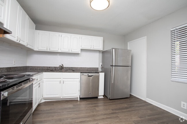 2BR, 1BA - 950 SF
