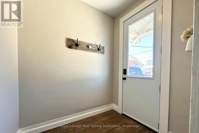 Photo - 485 Brown St