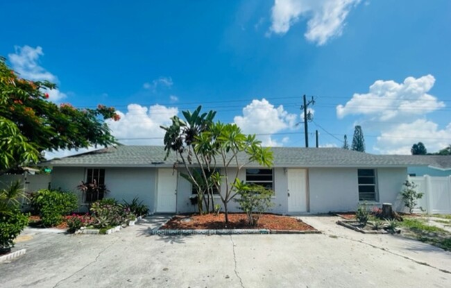 Building Photo - 5703 9th St Cir E Unit 5705 9th Street Circle East Rental