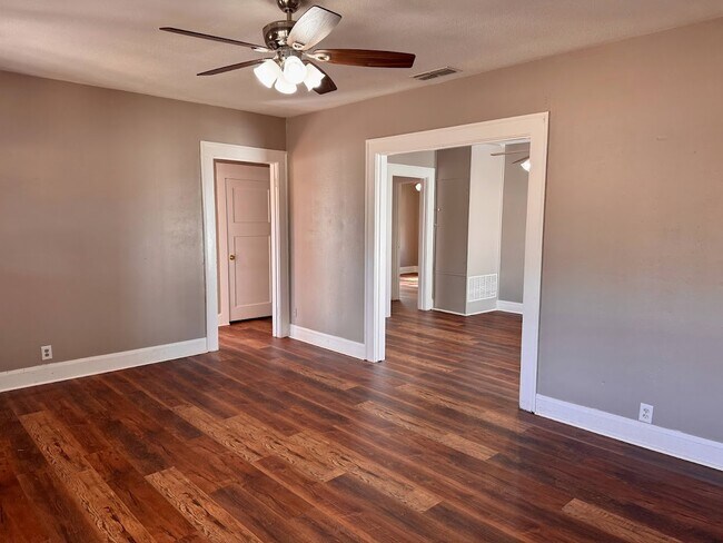 Photo - 1710 Monroe St