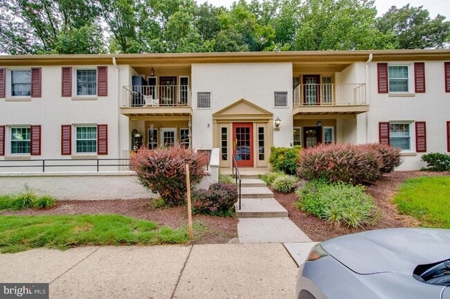 Building Photo - 5900J Kingsford Rd Unit 432 Rental