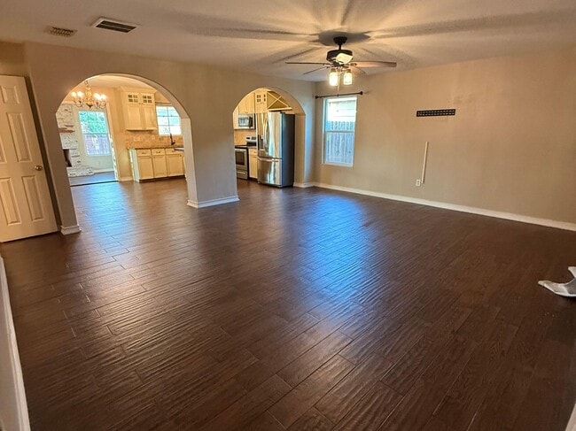 212 Lipan Dr