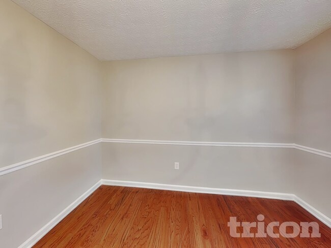 Photo - 202 Larson Ln