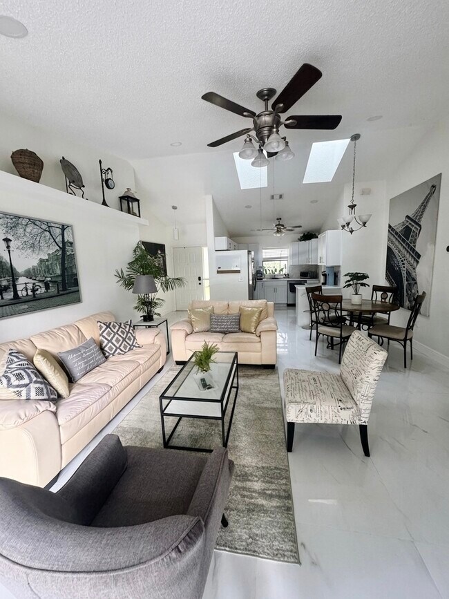 Photo - 949 Cinnamon Ct