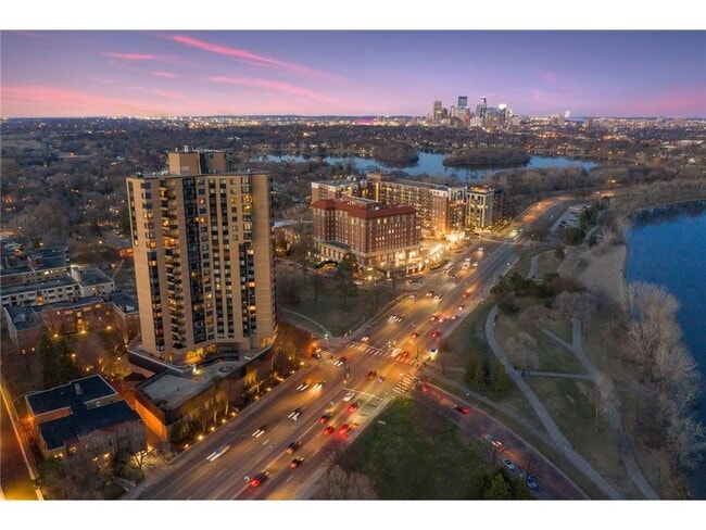 Building Photo - 2950 Dean Pkwy Unit 1903-4