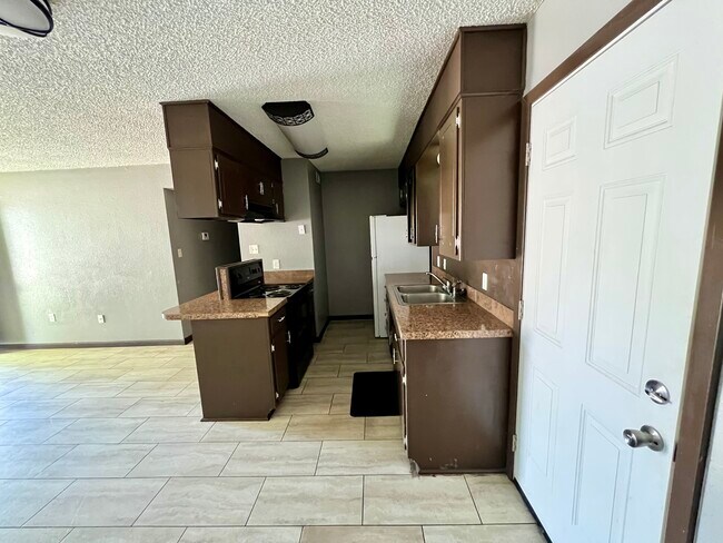 Photo - 1004 Owen St Apartments Unit B