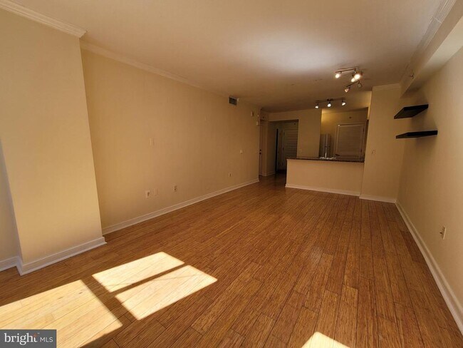 Photo - 631 D St NW Unidad 527