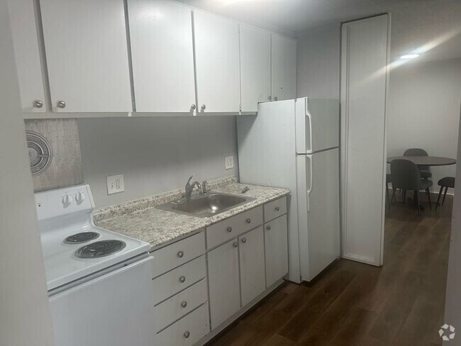 Building Photo - University Plaza Rental