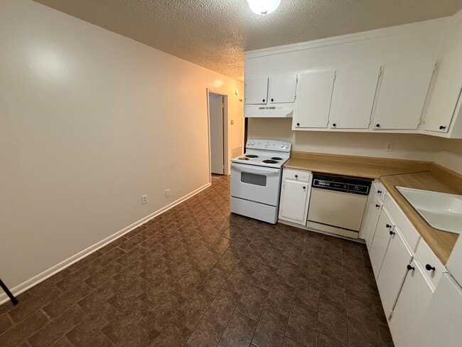 Photo - 22173 Ewell St