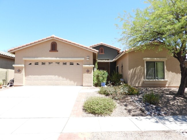Building Photo - 4 Bedroom 2 Bath Rental
