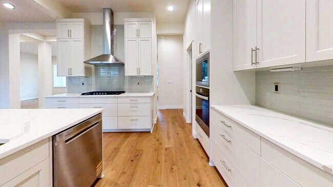 Photo - Contemporary 4 Bedroom Oasis on Quiet Dead...