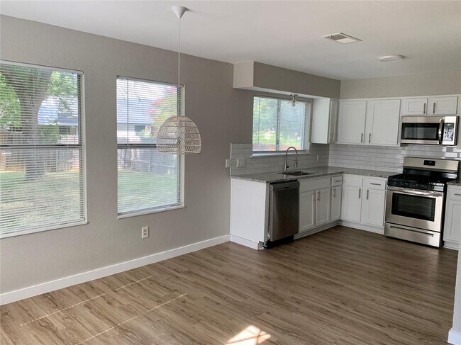 Photo - 1604 Middleway Rd