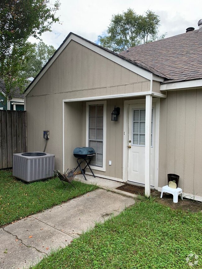 Building Photo - Florida Blvd / Sherwood Forrest Rental