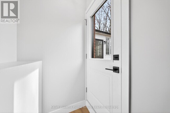 Photo - 535 Elgin St